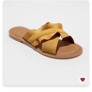 Universal Thread yellow sandals size 8